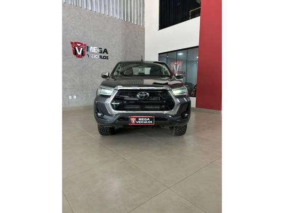 TOYOTA HILUX 2.8 D-4D TURBO DIESEL CD SRX 4X4 AUTOMÁTICO